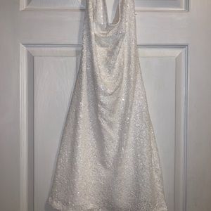 Sequined bodycon dress w/removable chain